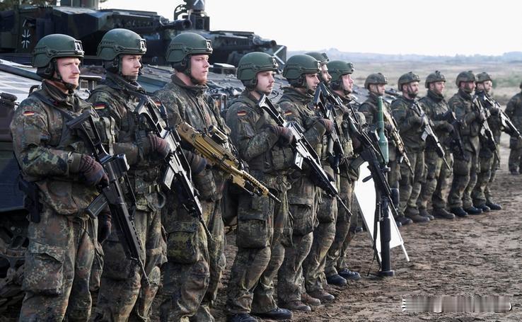 多国派兵格陵兰岛：英国1人德国13人，特朗普"狗拉雪橇"言论成笑柄
 
1月15