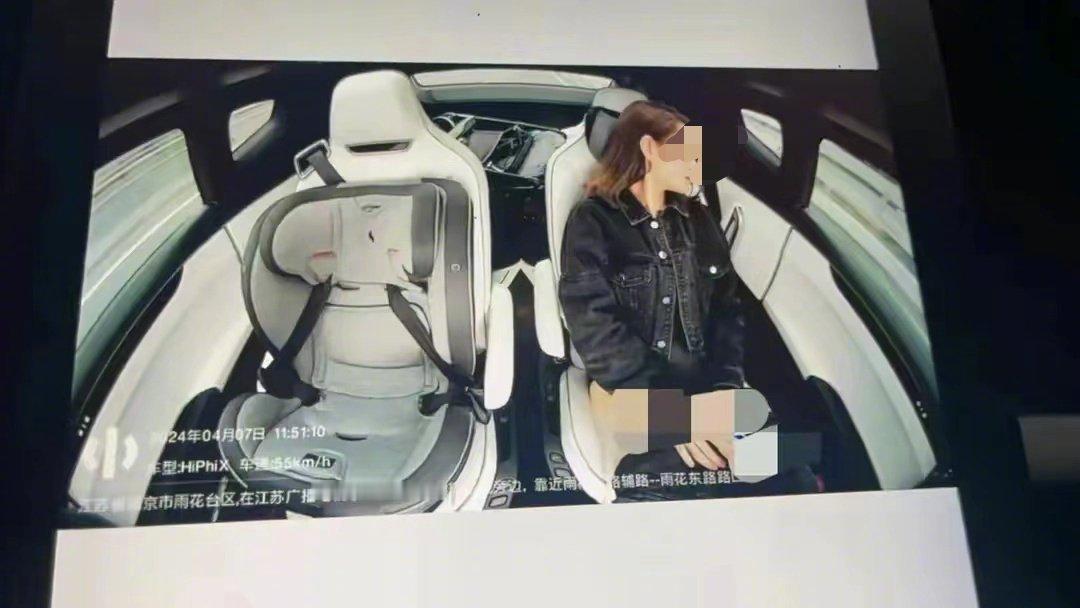 【#高合汽车# 隐私照这个事并非官方行为】①高合其他车主以及官方都表述了：车机后