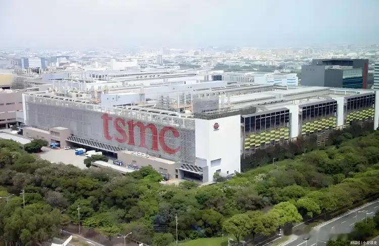 以下，性价比荡然无存。确实是摩尔定律的“硬拐点”，但不是终点
3nm 往下：
量
