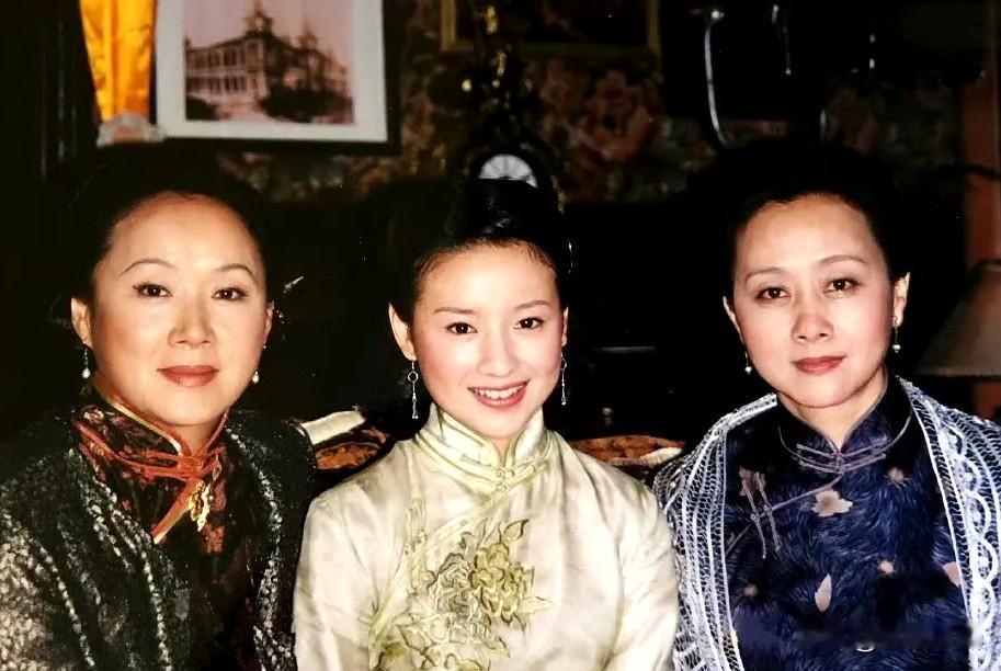 还记得2003年播出的电视剧《金粉世家》中 ，这三位美丽的女演员吗？