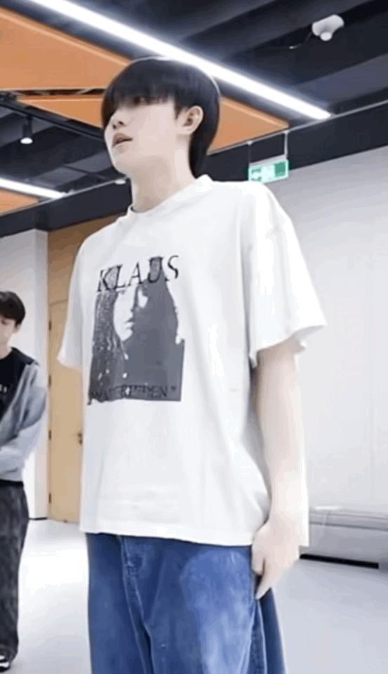 小学生站姿&白嫩爪爪亲亲亲亲亲亲苏新皓