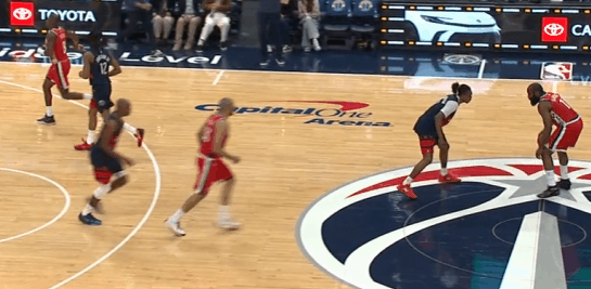 逐帧拆解：36+9+7单核率队赢下第6连胜，解析哈登技术细节图1持球过半场后行进