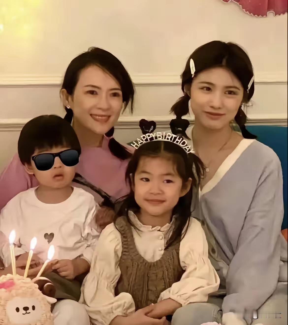 这个世界上我最搞不懂的人，
就是章子怡了，
明明自己已经跟汪峰分开了，为什么还要