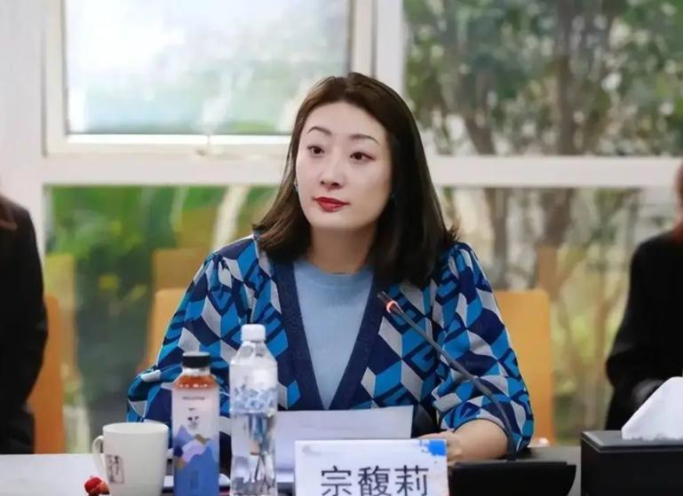 宗馥莉如果败诉：
结婚证的分量要大打折扣

她上初二时就被送去美国，
读的是佩珀