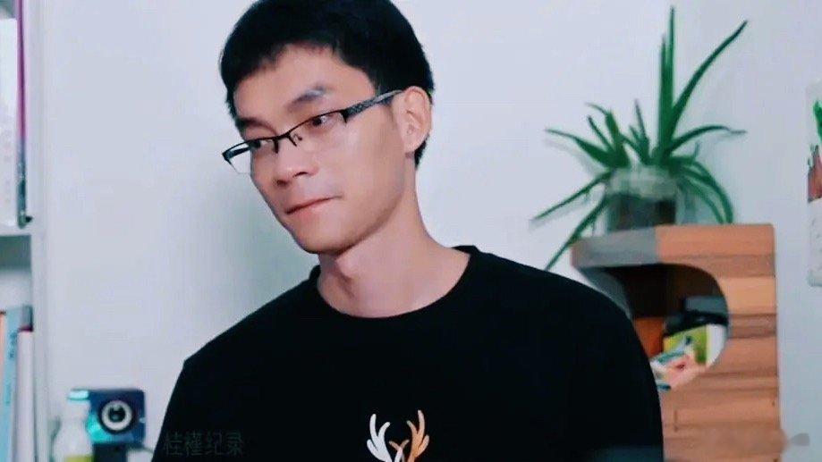唐尚珺高考16次累计获30万补助 高考16次的唐尚珺终于考入华南师大，近日他澄清