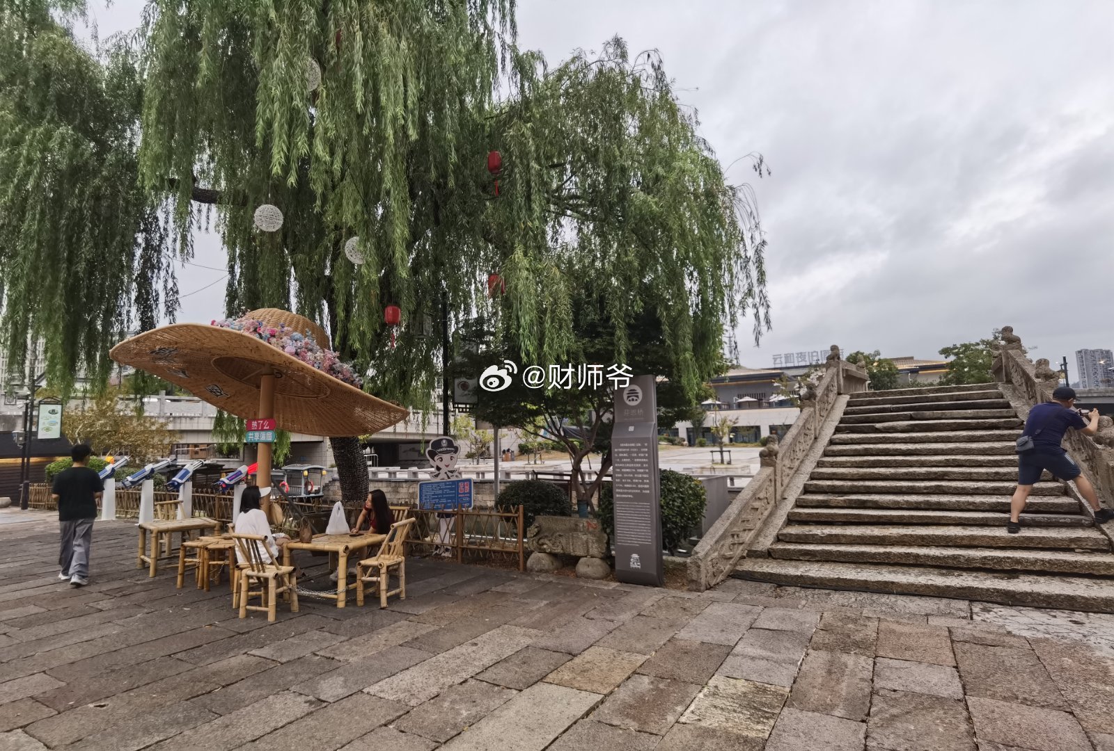 多漂亮的绍兴迎恩门水街，可就是没人。连溪水饭店、断桥饭店这些曾经要排队的老字号都