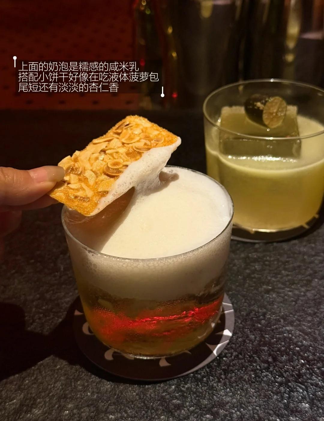 漫步五羊邨 🥃 饮一杯微醺“菠萝包”
一家松弛但很爱探索风味搭配的小酒馆
一半