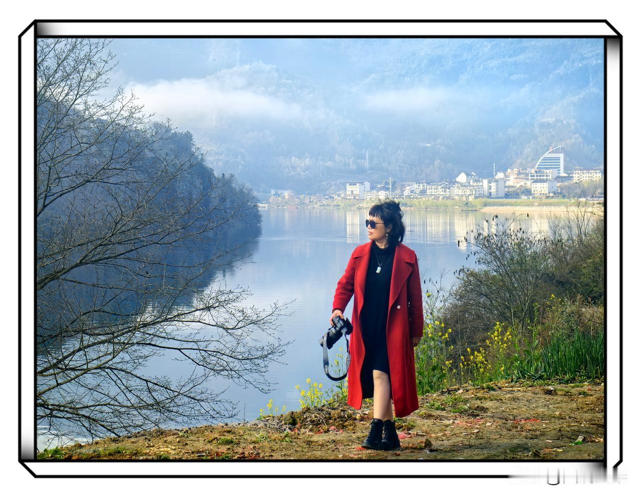 汉江后柳有菜花有汉江有小船，早上还有云雾  ，真的是值得一拍的地方。汉江畔旅游 