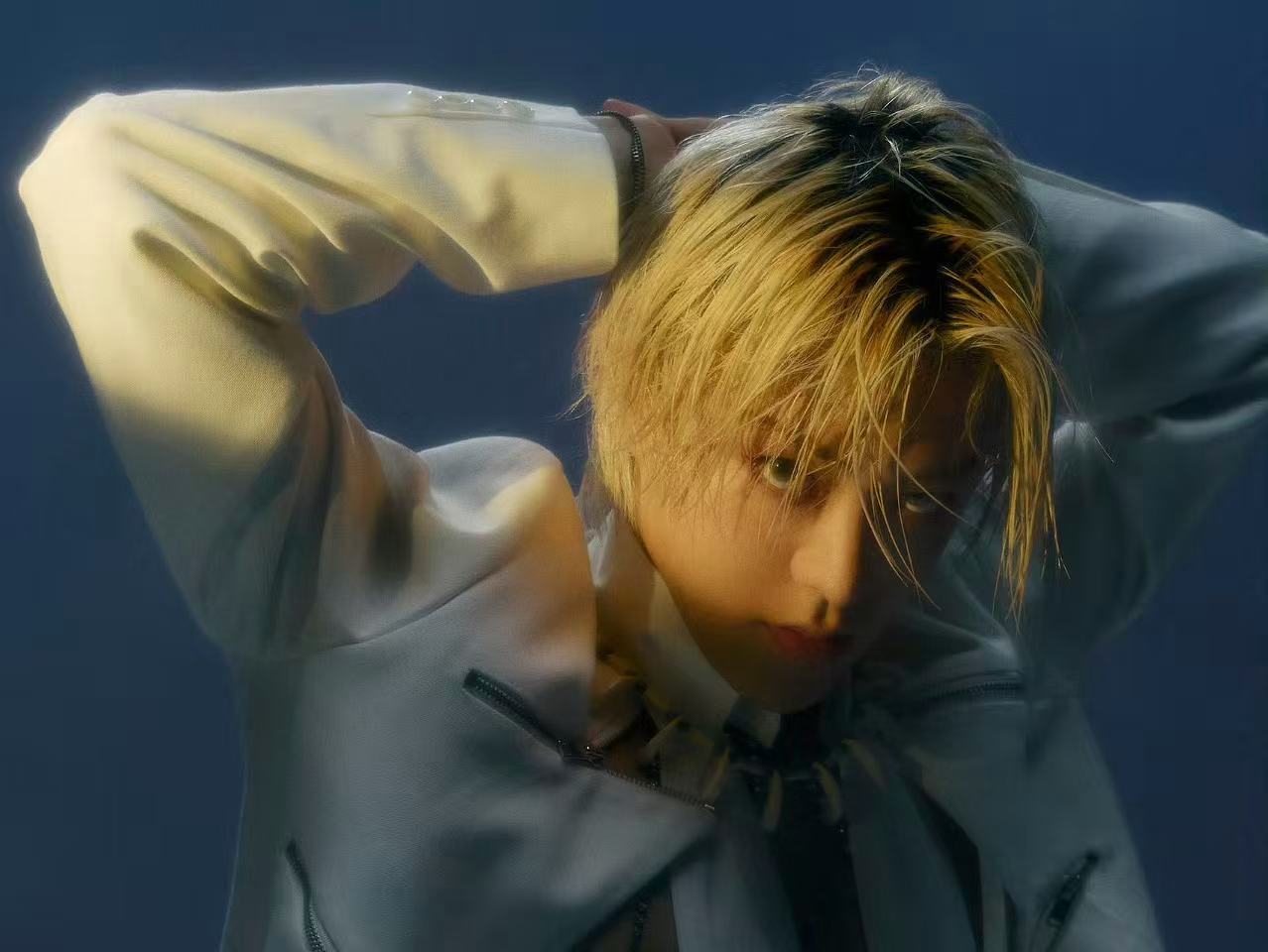 中本悠太 🍒治愈微笑中本悠太风把窗帘吹得发闷的时候，就能闻见雨的味道了。天沉得