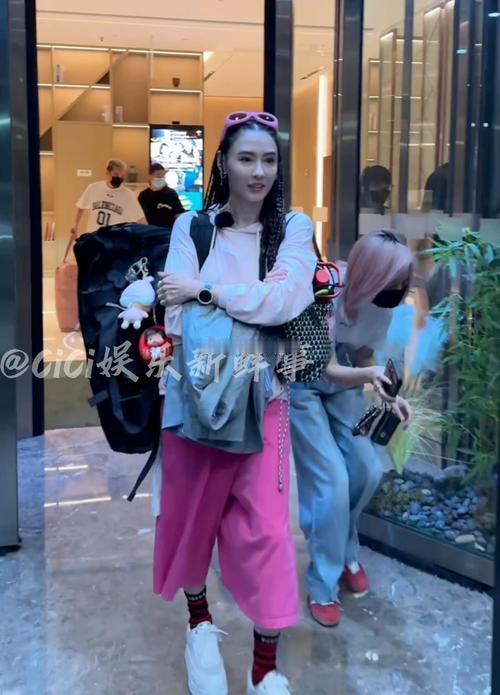 张柏芝 高能量人 终于懂为什么说张柏芝是高能量人！《一路繁花》里她的温暖和韧性，