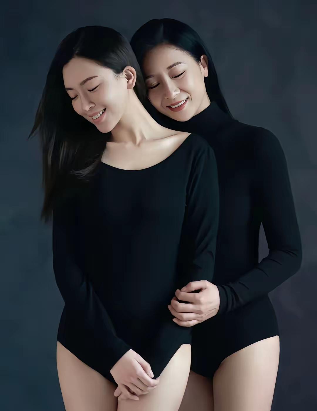 谁有眼力能从照片中分清母亲来，并指名不同的特征在哪里算她很？如果说她们是双胞胎姐