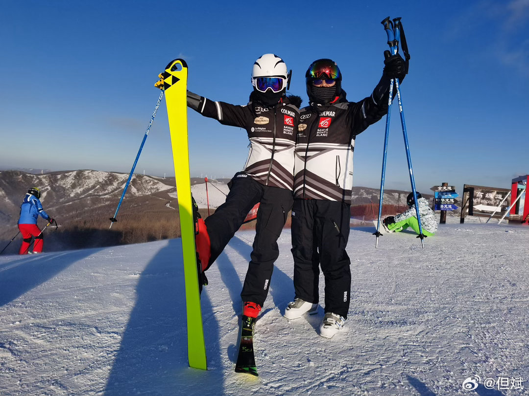 致玫瑰宝宝：十八岁，生日快乐今天，是一个格外温暖又值得纪念的日子，我们亲爱的玫瑰