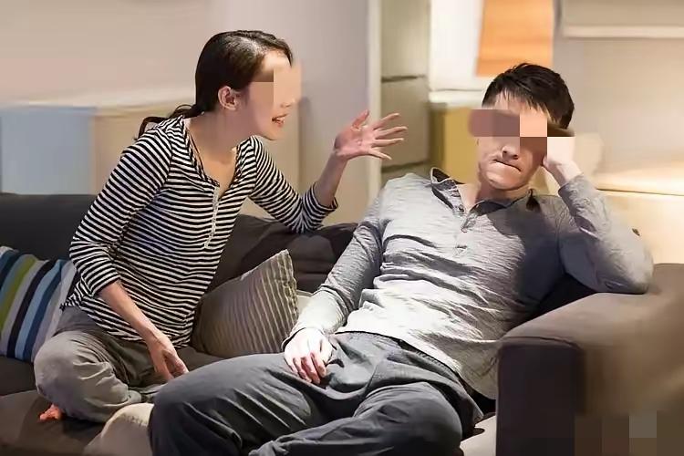 山东青岛，女子和男友吵架后，在酒店开了间房想冷静一下，谁知半夜时分，男友竟找到酒