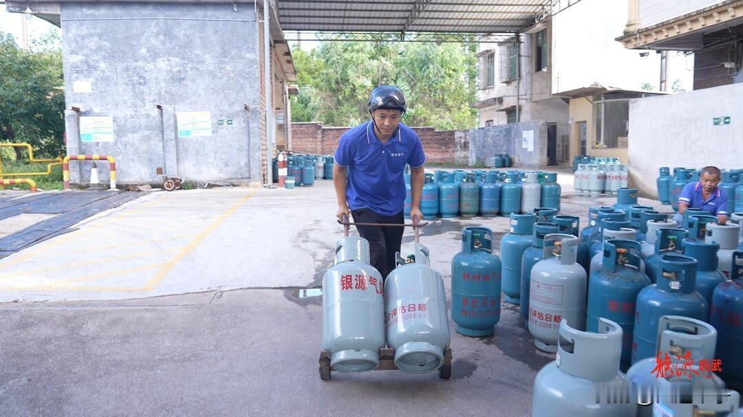注意，大连高层住户禁用瓶装液化气！
高度大于27米的住宅建筑和建筑高度大于24米