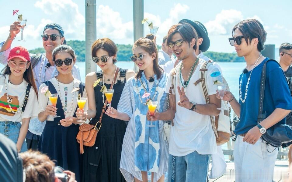花儿与少年[超话]  是谁2025才看花少3！之前看过热巴、秦岚那一季很好看，没