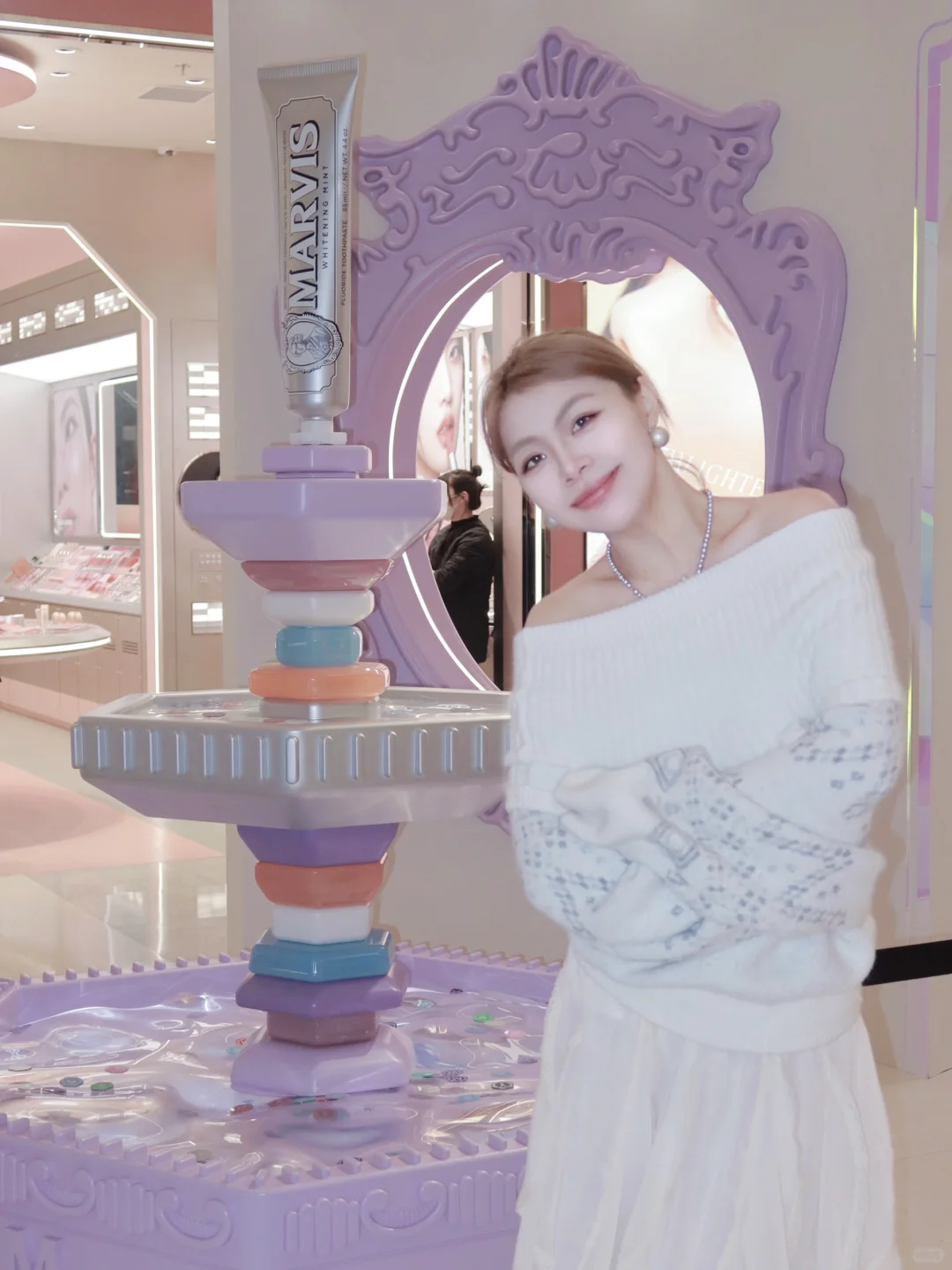 “在许愿池抛下一枚硬币”⛲️