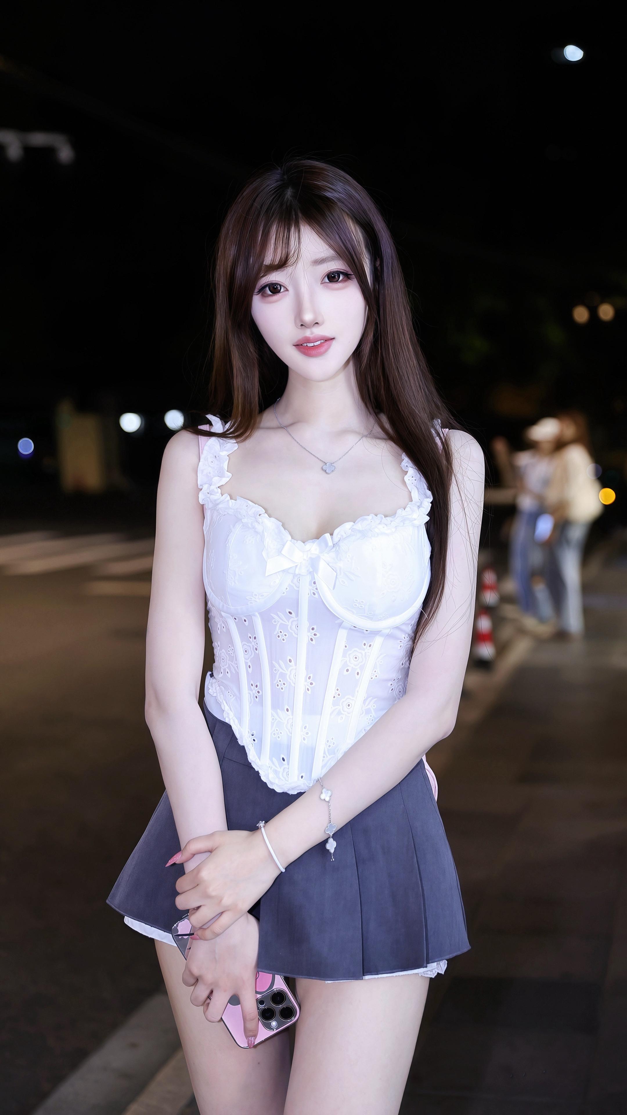 上海街拍｜小邱。 ，河南女孩，21岁身高170，在英国留学，喜欢打网球