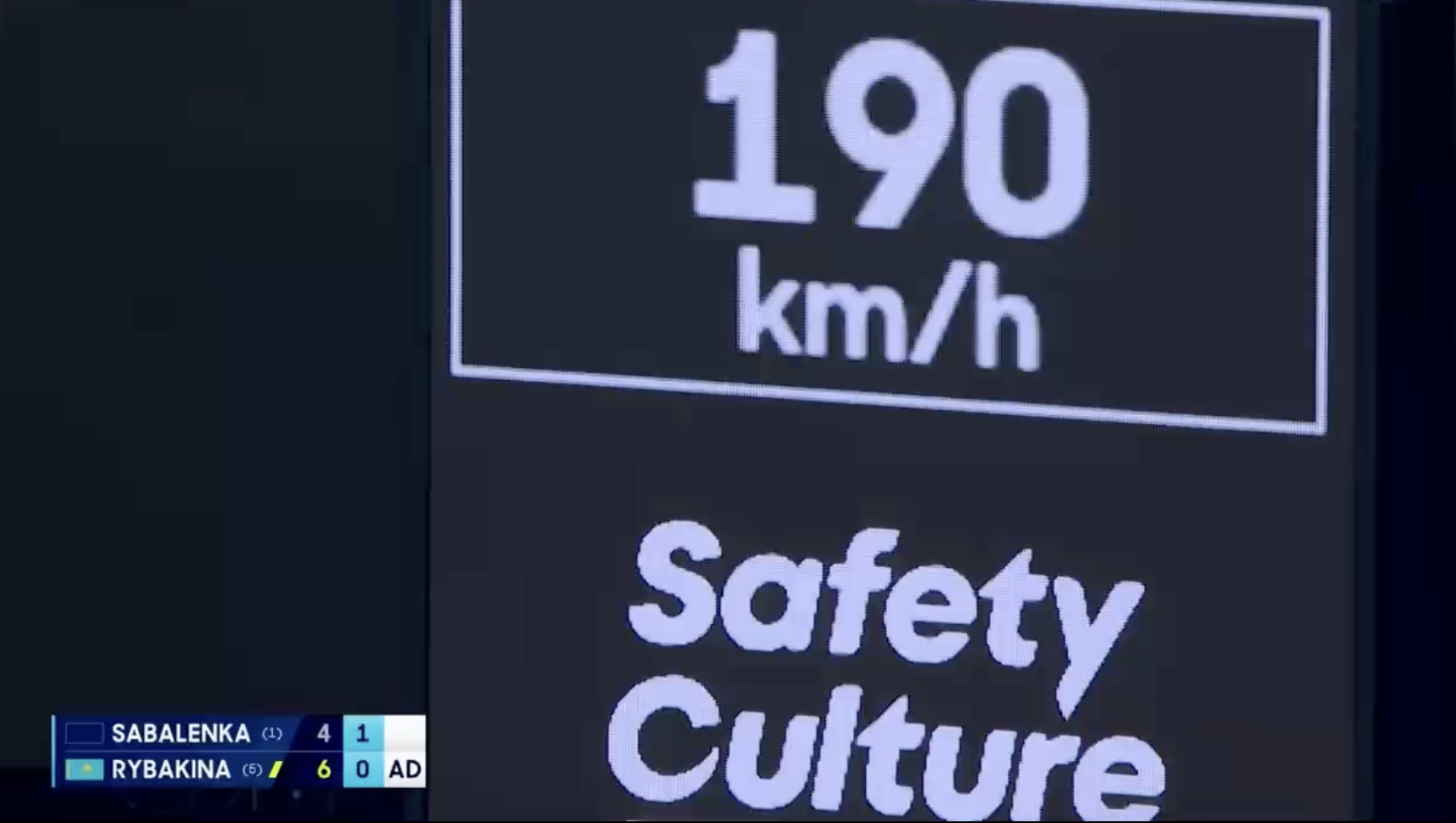 萨巴伦卡vs莱巴金娜 莱巴金娜挽救三个破发点保发，第二盘1-1。这局打了近10分