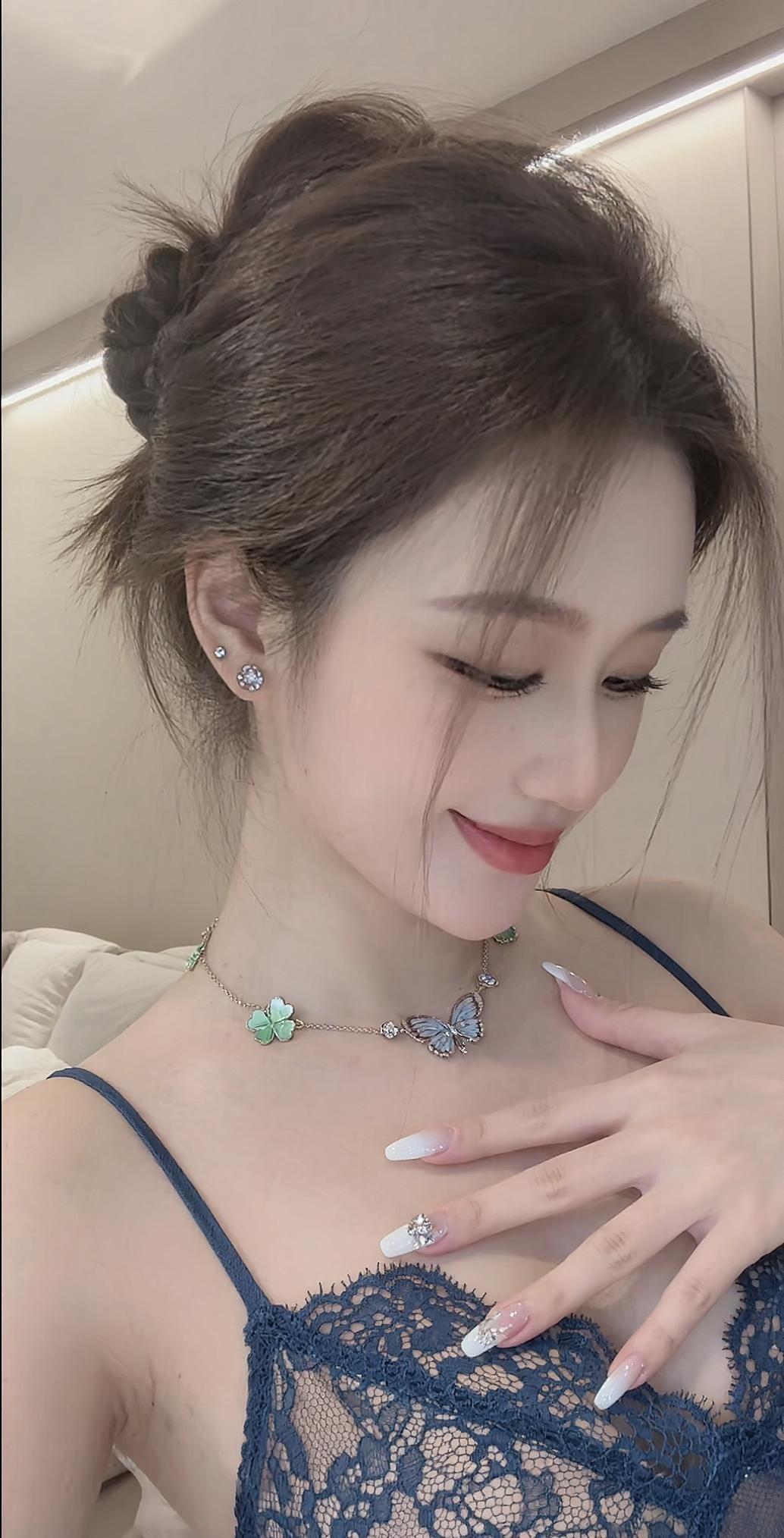 你记住不论任何人 只要他不理你你就不要理他 不管你们是什么关系 亲情也好 友情也