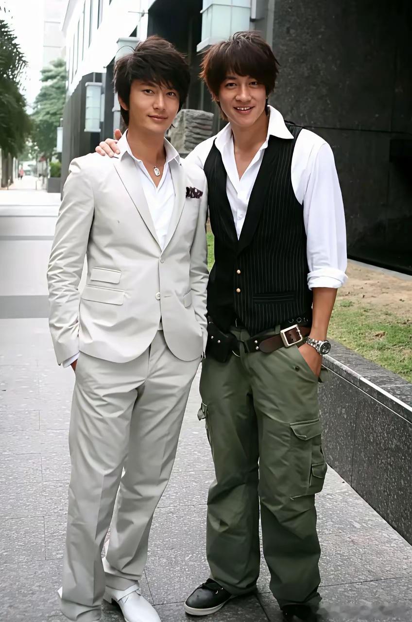 这时的黄晓明比何润东还要帅，一出场就自带大男主气场！ 