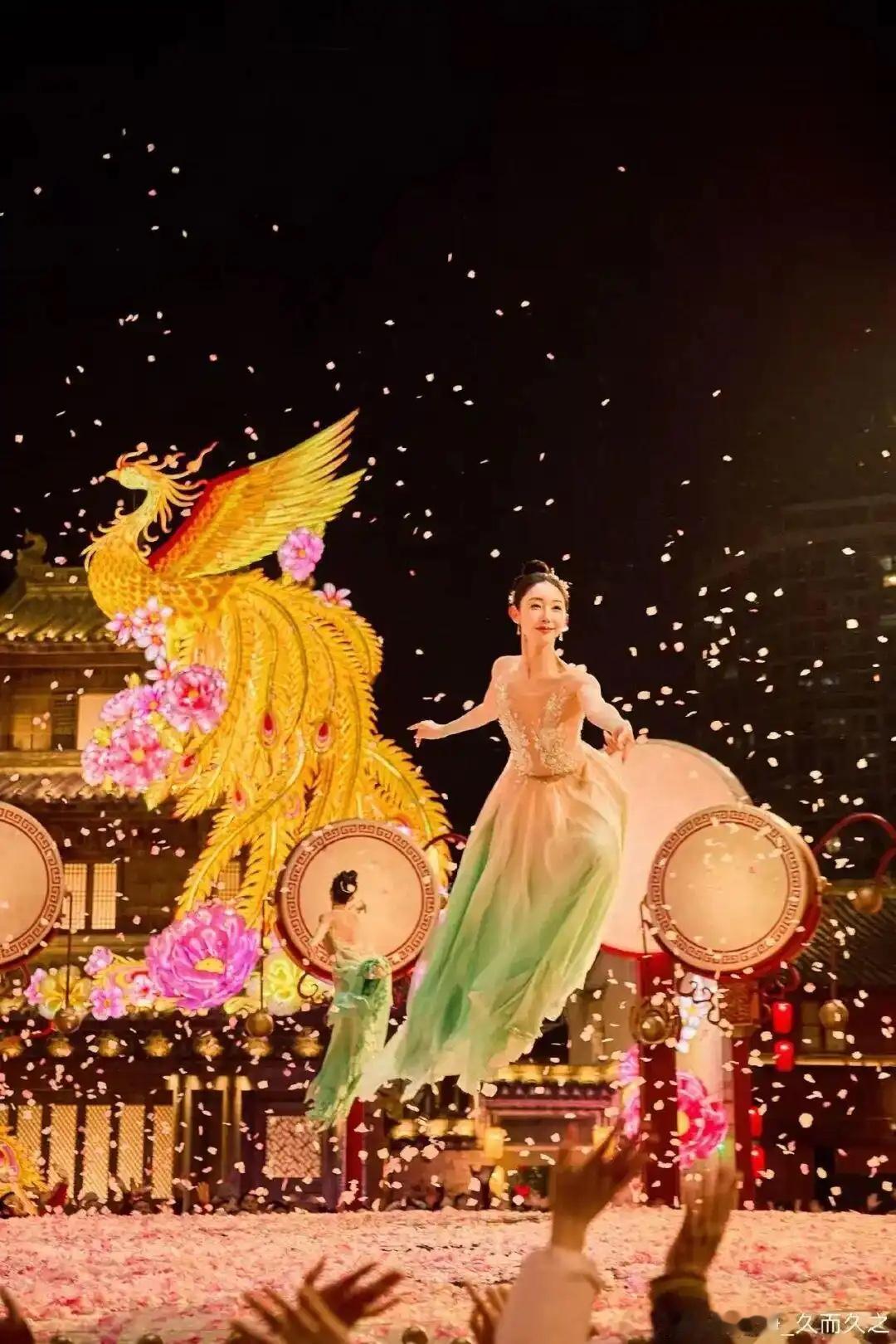 抗癌归来的朱洁静五登春晚，于义乌分会场《世界义乌中国年》中，与周晓辉携手挑战世界