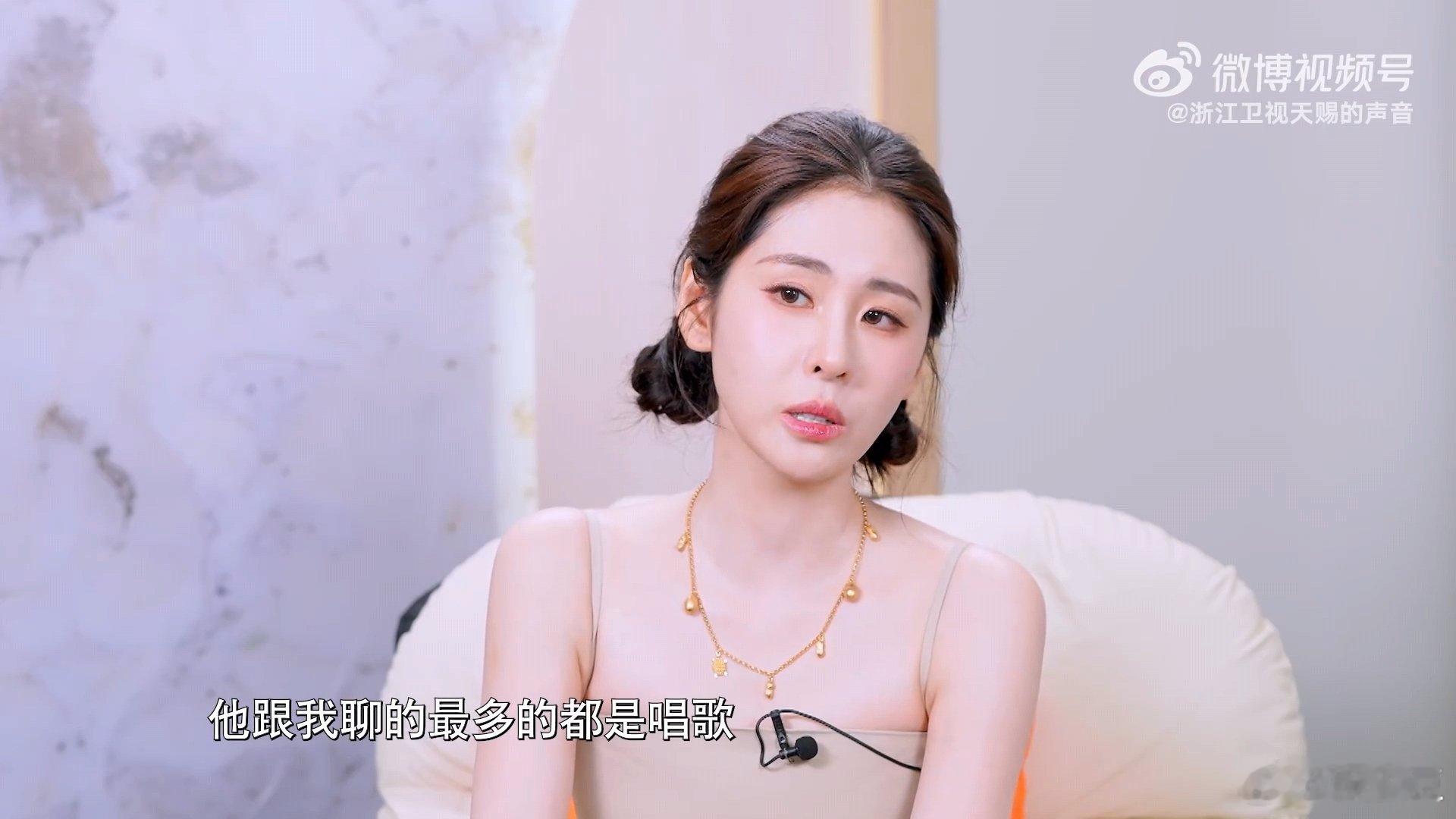 张碧晨看过侯明昊演唱会舞台张碧晨怀疑侯明昊交友条件是歌手哈哈哈哈哈哈哈怎么感觉这