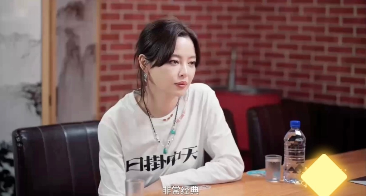 辛芷蕾演烂片是出于谋生的无奈辛芷蕾真的格外清醒，直面自己曾经接烂片的经历，坦言都