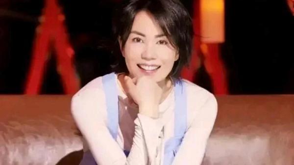 王菲，深夜登上热搜！ 11月30日，王菲深夜上了热搜，这一次，可不是与男友谢霆锋