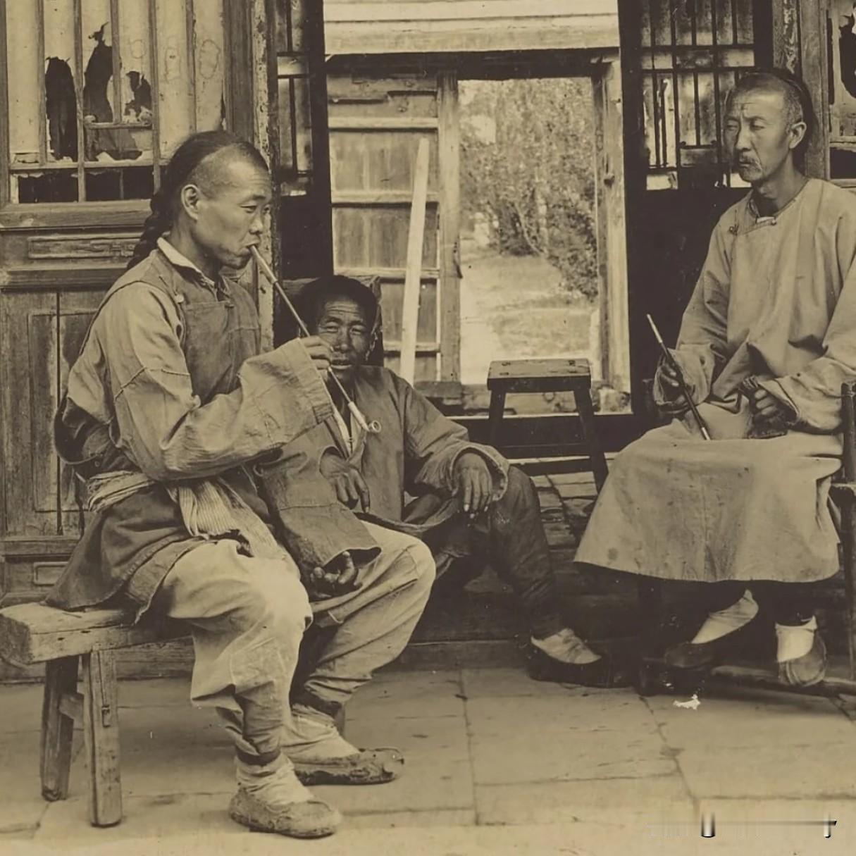早在近400年前，明清两朝就已经颁发过极为严厉的禁烟令。

连几百年前的帝王将相
