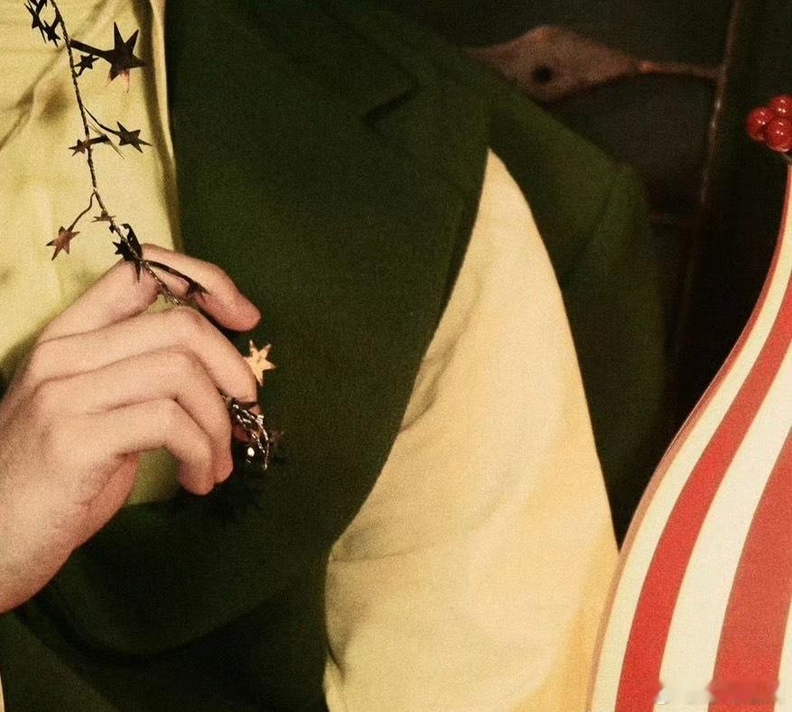 马嘉祺的衣服也穿帮了马嘉祺的衣服也有自己的穿帮艺术细节的神！！ ​​​