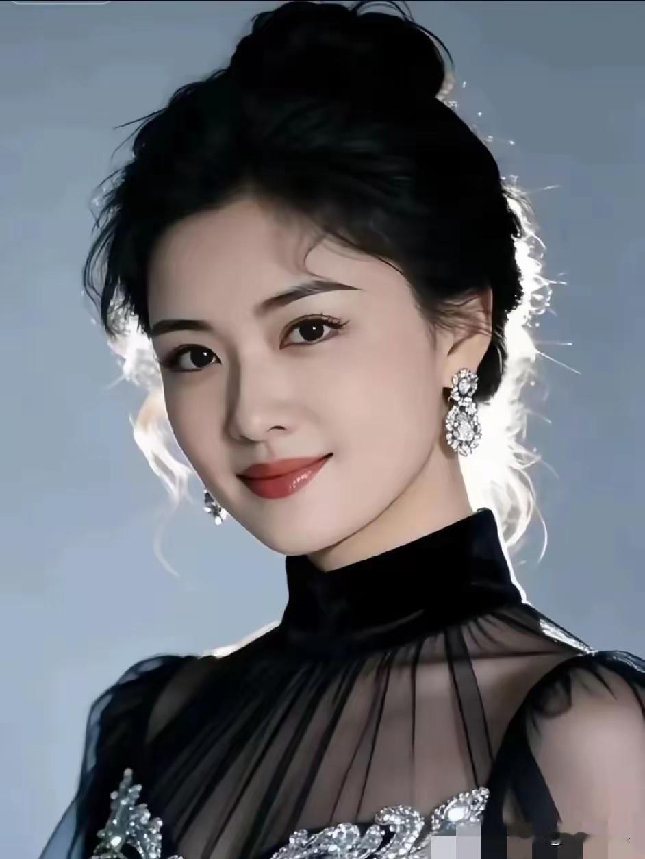 优雅黑裙，闪耀耳环，气质满分！💃✨