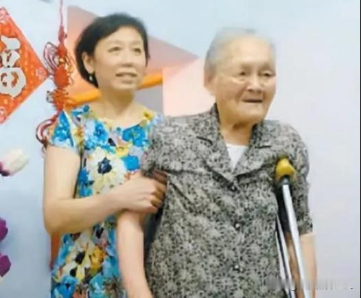 1966年，一对干部夫妻被带走，临走前，他俩将保险箱的钥匙塞到47岁保姆手里，红