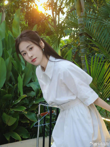 张碧晨橙V自救实录 张碧晨橙V自救实录真的太好笑了，努力营业的样子又认真又可爱，