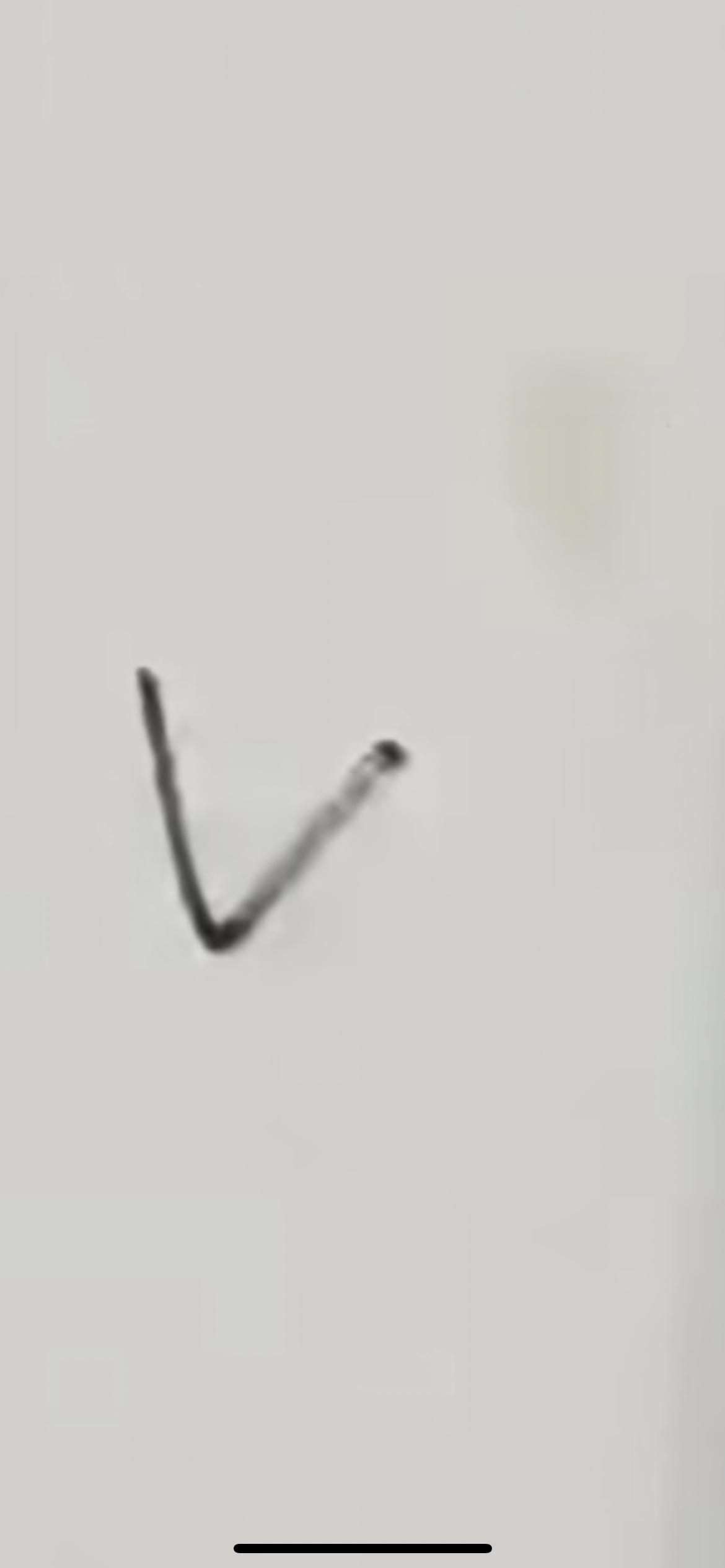 3月19日，家住华中某地的独居女生家门口出现神秘“V”字形符号，晚8点至凌晨3点