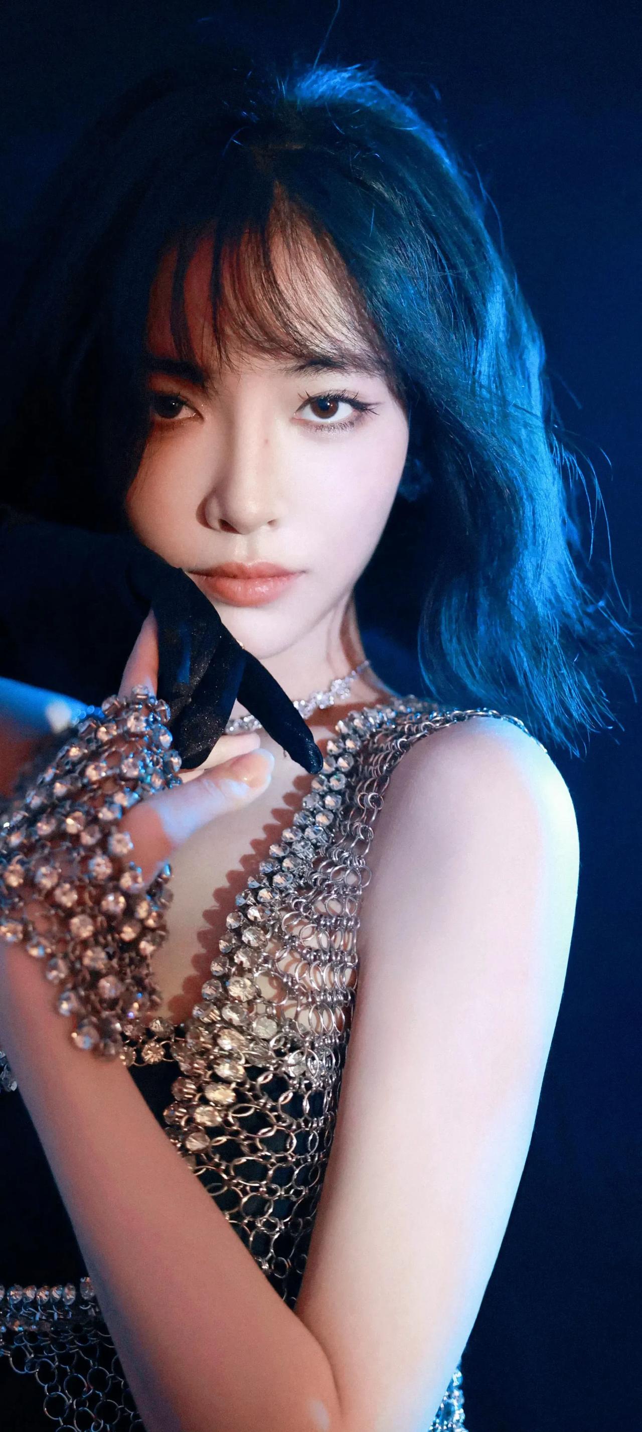 美人美图（226）
达人推荐 女主角唇泥