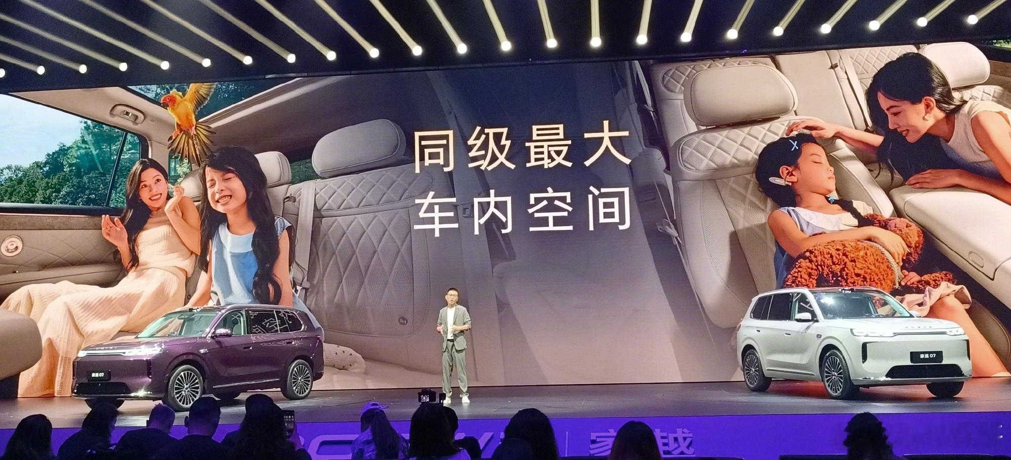 全球首款车载制冰冰箱夏天开车最舒服的瞬间，莫过于随手就能喝上一杯加冰饮料。家越0