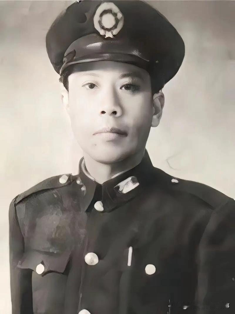 他的嫡系身份主要体现在以下几个方面：

1. 浙江同乡：邱清泉是浙江人，与蒋介石