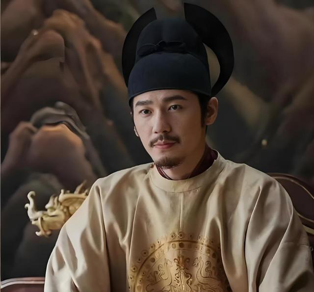 吴越国最后一个王，叫钱弘俶。 他的王位，不是继承的，而是97岁的四朝元老胡进思，