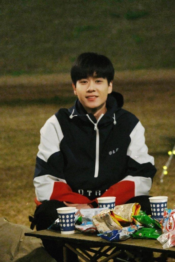 素人爆红时的颜值到现在还能打，江逾白一整个戳中青春DNA，这白月光杀伤力 