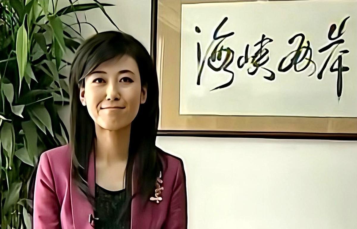 李红把新闻直播间变成了“大脑健身房”。
她看一段ECFA终止的通告，像拆快递一样