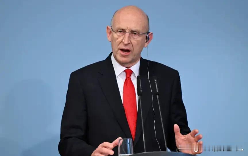 美国被踢出局，英国牵头10国确定派兵，联合远征军已锁定俄罗斯
 
英国国防大臣希
