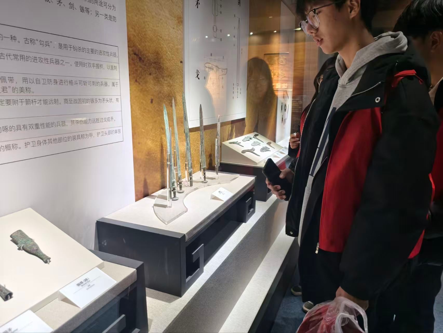 秦岭笑谈山东学子寒假在行动山东大学生进行寒假社会实践【泉城藏珍 文润古今】千佛山