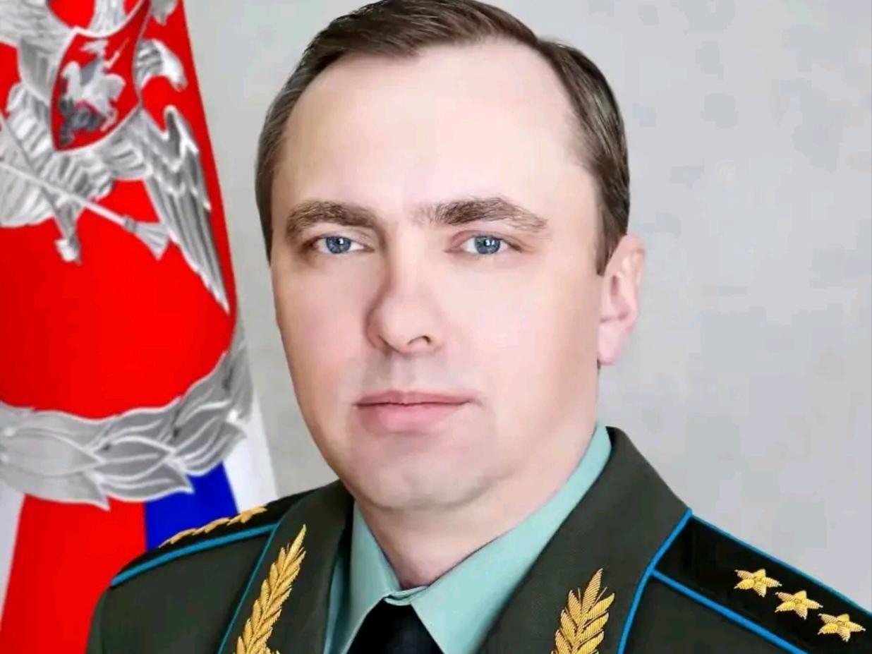 俄56岁的萨多文科上将“心脏病”死了
我觉得他应该算是俄版乔峰
乔峰是为大宋效力