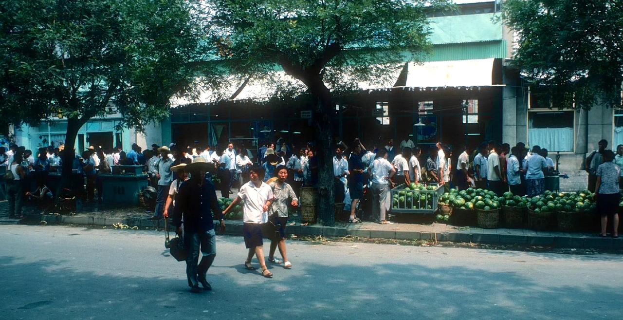 北京街头，1977年7月摄。 ​​​