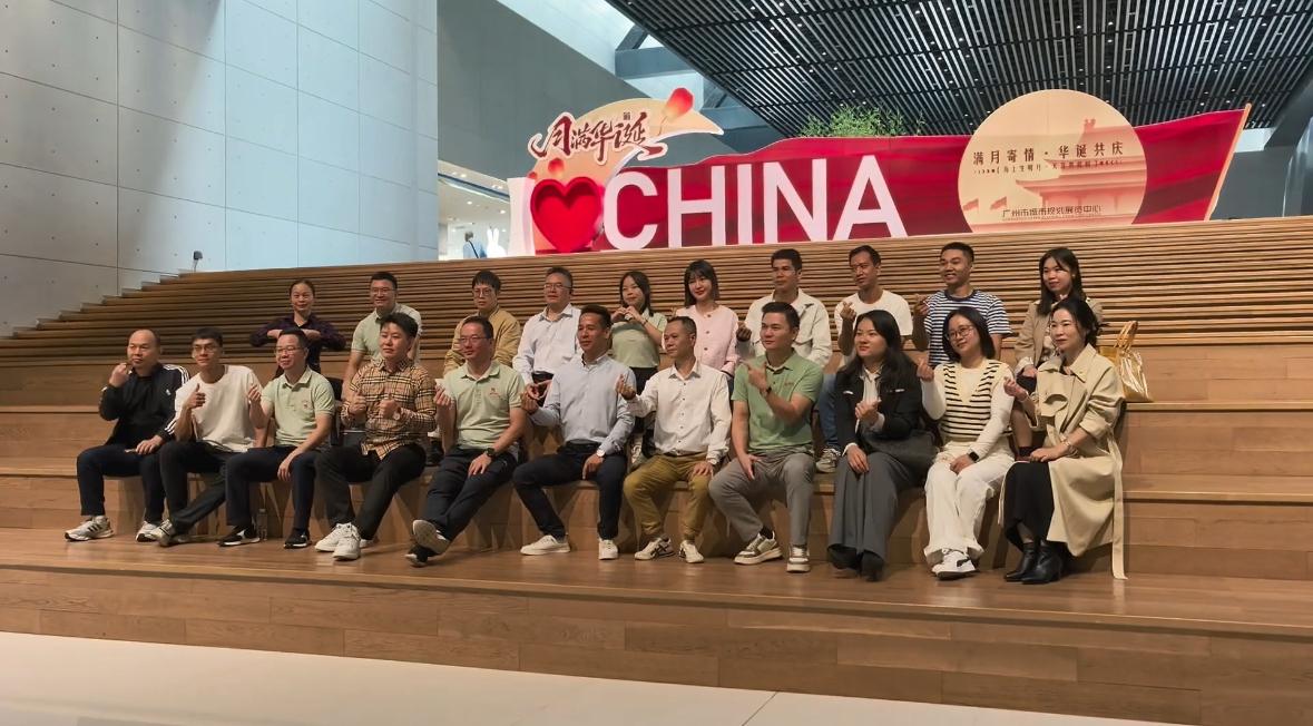 唐尚珺参加在粤青年交流会，上午10点唐尚珺到达广州规划展览中心参加在粤青年交流大