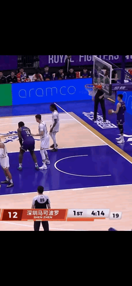 廖三宁这个球有没有一种可能，是出界？廖三宁发球时人在界外，接球前还有一只脚在底线