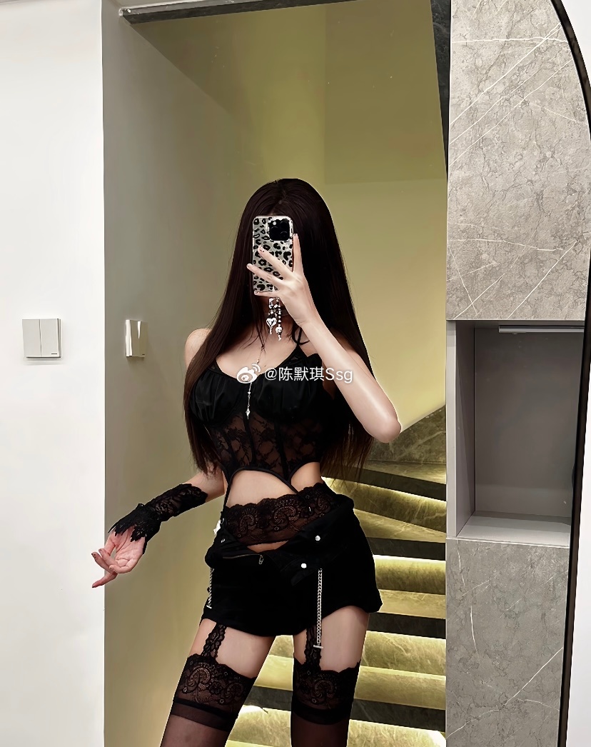 健身累冒泡了，回来拍穿搭[可怜]今日穿搭(ootd)ootd今天穿什么 ​​​