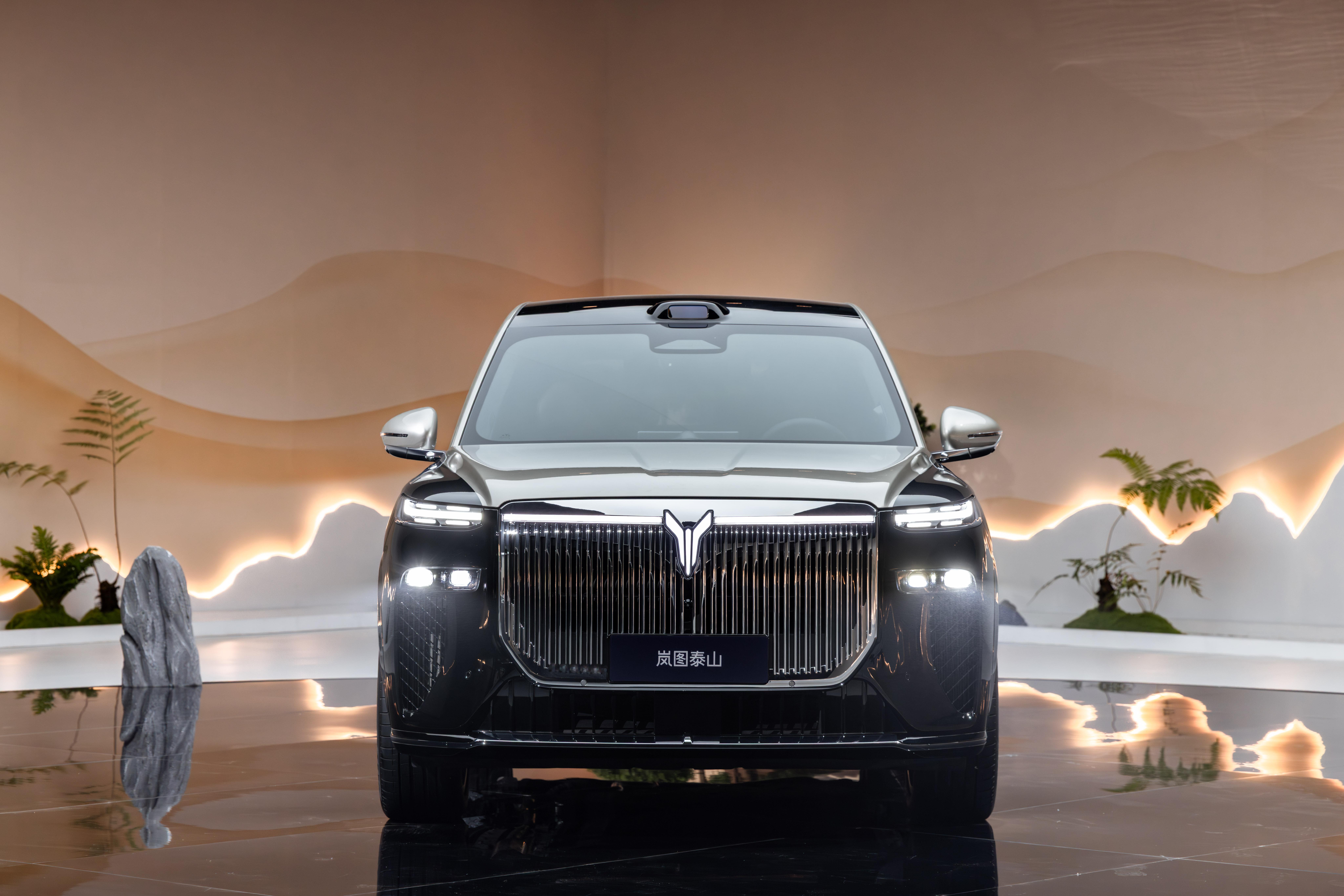 来了来了，岚图泰山在11月18日正式上市，华系首款800V智能超混SUV，65度