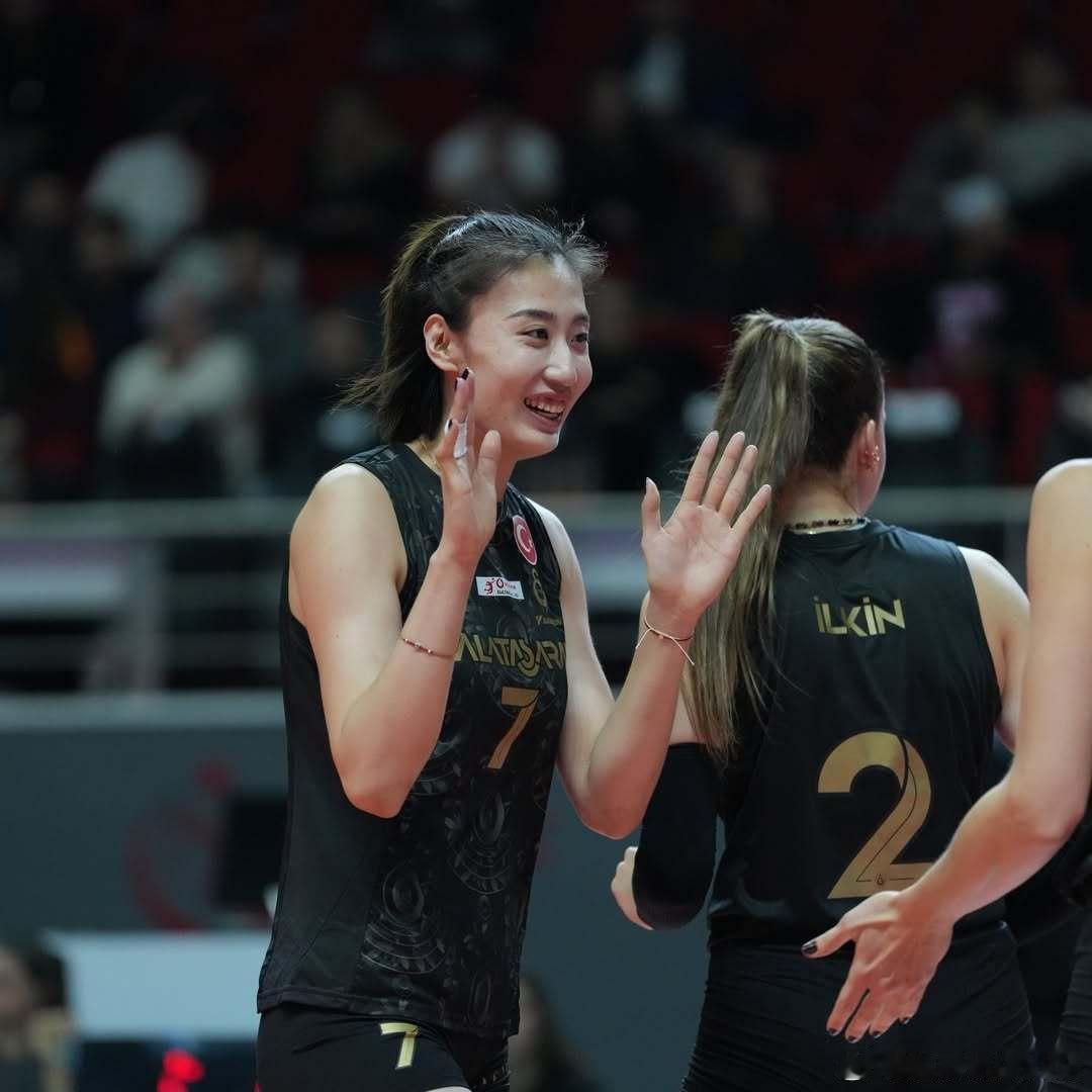 王媛媛留洋第一季 🟡🔴王媛媛第二场土超联赛比赛，即常规赛第9轮——加拉塔萨雷