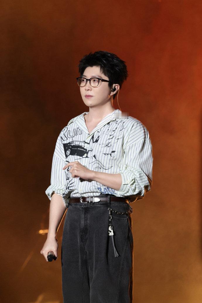 毛不易爱乐飞行演唱会兰州站，温情脉脉，歌声感动全场～ 